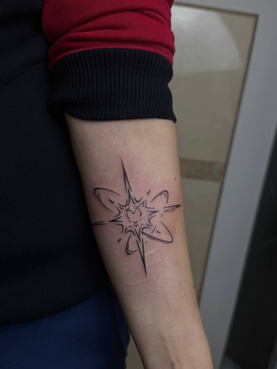 Fine line tatovering af Sophia - Real Ink Tattoo Herning