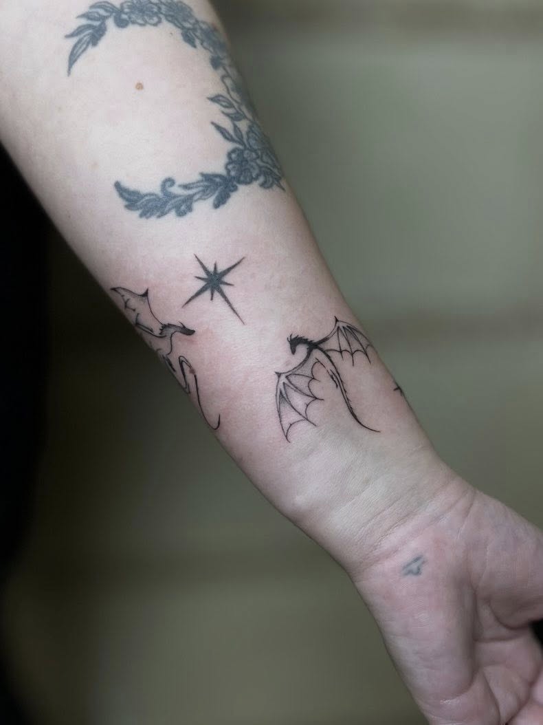Fine line tatovering af Sophia - Real Ink Tattoo Herning